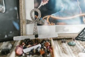 In the picture we see the altar-preparations for casting Wicca love spell.