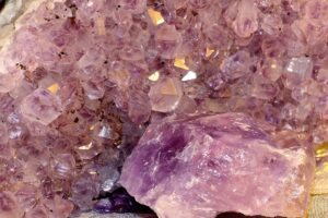 The picture shows amethyst-crystal commonly used in love magic.