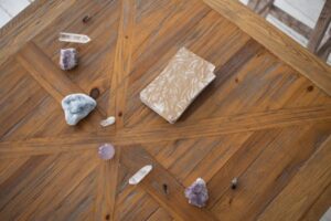 The picture shows Tarot cards surrounded by crystals.